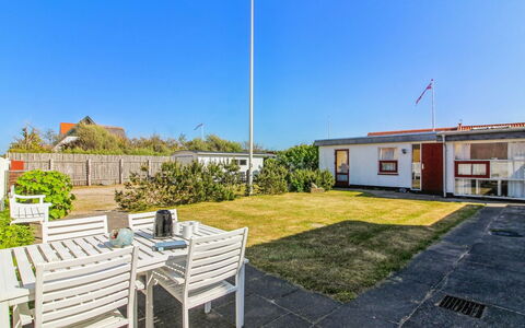 Evangelina - 350M from the Sea: Casa, Estate, Shade, Cortile, Driveway, Villa