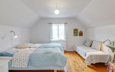 Evangelina - 350M from the Sea: Letto, Camera Da Letto, Interior Design, Bedding, Lenzuolo, Pavimento, Legna, Mobilia, Soffitto, Pavimentazione