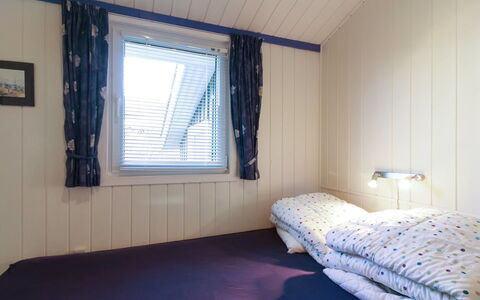 Engelbrecht - 400M from the Sea: Legna, Pavimento, Pavimentazione, Camera Da Letto, Letto, Tenda, Soffitto, Per Finestre, Camera, Bedding