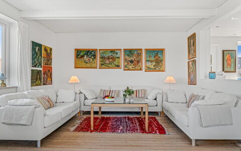 Bruse - 125M from the Sea: Divano, Mobilia, Interior Design, Pavimentazione, Soggiorno, Pavimento, Cornice, Soffitto, Casa