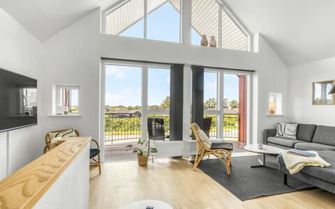 Keimo - 600M from the Sea: Interior Design, Legna, Pavimentazione, Soffitto, Pavimento, Mobilia, Divano, Pavimento In Legno, Soggiorno, Casa