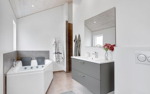Arlina - 1.5Km from the Sea: Legna, Casa, Portico, Deck, Latifoglie, Tetto, Color Legno, Pavimento In Legno, Eco Hotel