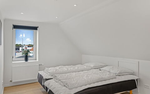 Adelina - 500M from the Sea: Pavimentazione, Legna, Pavimento, Camera Da Letto, Interior Design, Soffitto, Pavimento In Legno, Bedding, Letto, Lenzuolo