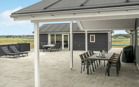 Fegge - 1.5Km from the Sea: Tetto, Casa, Casa, Villetta, Raccordo, Estate, Driveway, Edifici Giardino, Cortile, Capannone