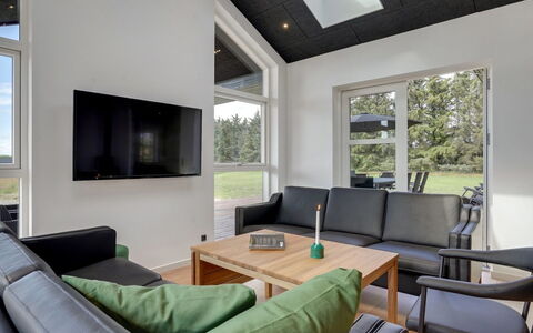 Moreen - 1.5Km from the Sea: Interior Design, Soffitto, Pavimentazione, Pavimento, Soggiorno, Camera, Casa, Divano, Televisione