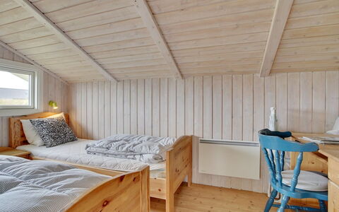 Viktoria - 400M from the Sea: Camera Da Letto, Legna, Letto, Interior Design, Soffitto, Pavimento, Lenzuolo, Bedding, Mobilia, Pavimentazione