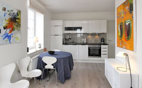 Lenaya - 75M from the Sea: Mobilia, Interior Design, Pavimentazione, Pavimento, Cucina, Legna, Soffitto, Camera, Sedia, Tavolo