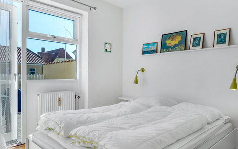 Adla - 450M from the Sea: Camera Da Letto, Letto, Interior Design, Lenzuolo, Bedding, Mobilia, Pavimento, Pavimentazione, Soffitto, Biancheria