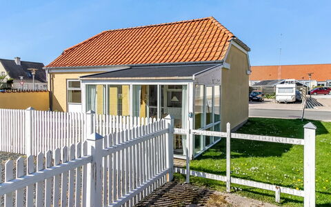 Adla - 450M from the Sea: Zona Residenziale, Tetto, Casa, Casa, Portico, Porta, Materiale Composito, Raccordo, Villetta, Recinzione