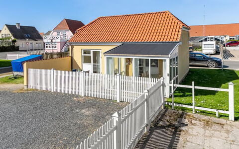 Adla - 450M from the Sea: Zona Residenziale, Tetto, Casa, Casa, Architettura, Villetta, Portico, Raccordo, Recinzione, Sobborgo