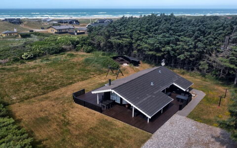 Ilka - 375M from the Sea: Zona Residenziale, Tetto, Sobborgo, Driveway, Estate, Camino