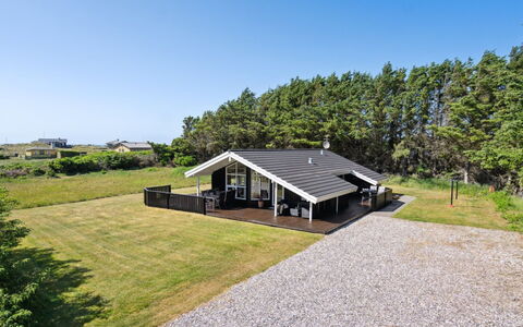 Ilka - 375M from the Sea: Zona Residenziale, Tetto, Sobborgo, Driveway, Estate, Camino