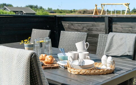 Elenore - 900M from the Sea: Casa, Casa, Porta, Tetto, Villetta, Estate, Giardino, Shade, Raccordo, Cortile