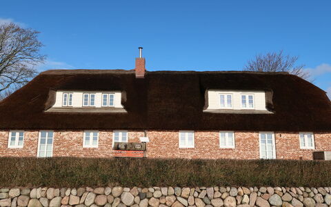 Dagebüll 102: Cielo, Nube, Costruzione, Finestra, Pianta, Albero, Lotto, Casa, Erba, Paesaggio