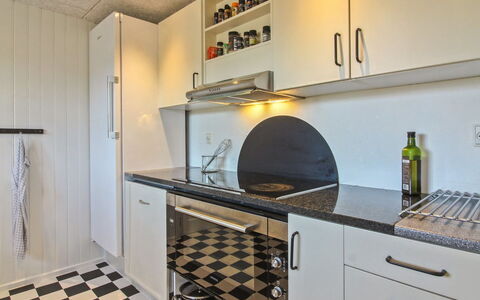 Janakij - 475M from the Sea: Pavimentazione, Cucina, Elettrodomestico Da Cucina, Interior Design, Controsoffitto, Pavimento, Apparecchio Major, Elettrodomestico, Illuminazione, Cucina Stufa