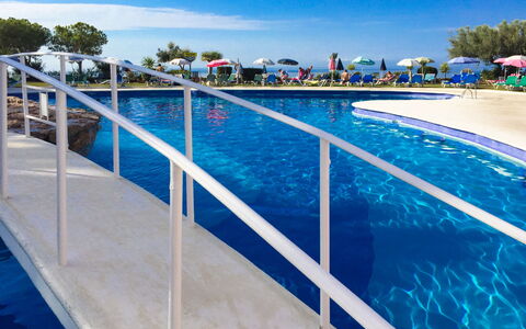Casita Feliz: Acqua, Cielo, Risorse Idriche, Proprietà, Nube, Blu, Azzurro, Piscina, Shade, Albero