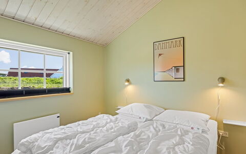 Mieka - 400M from the Sea: Soffitto, Interior Design, Camera Da Letto, Letto, Casa, Telaio Del Letto, Bedding, Lenzuolo, Latifoglie, Lampada