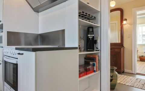 Fania - 200M from the Sea: Elettrodomestico Da Cucina, Cucina, Interior Design, Apparecchio Major, Controsoffitto, Pavimentazione, Cabinetry, Legna, Mobilia, Pavimento