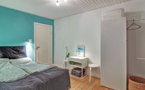 Ingert - 250M from the Sea: Interior Design, Camera Da Letto, Mobilia, Pavimento, Pavimentazione, Soffitto, Letto, Camera, Lenzuolo, Bedding