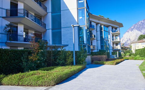 Promessi Sposi: Acqua, Cielo, Nube, Piscina, Costruzione, Albero, Aqua, Tempo Libero, Resort Citta ', Pianta