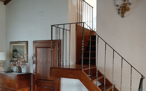 Casa Mulinello: Cabinetry, Proprietà, Legna, Cassetto, Cassettiera, Interior Design, Le Scale, Pavimentazione, Pavimento