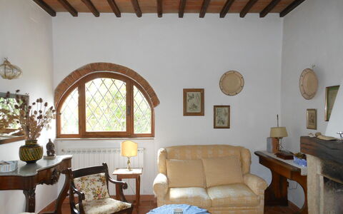 Casa Banditello: Tavolo, Mobilia, Proprietà, Costruzione, Legna, Cornice, Pianta, Finestra, Interior Design, Divano