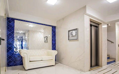 Perla Blu Vistamare: Proprietà, Azzurro, Legna, Interior Design, Comfort, Costruzione, Pavimentazione, Pavimento, Cornice