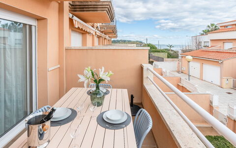 Canción de Mar: Appartamento, Balcone, Color Legno, Mobili Da Esterno, Illuminazione Diurna