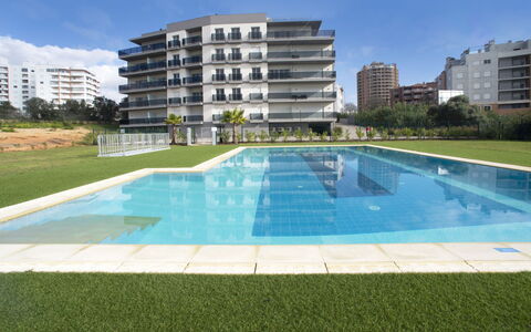 Emerson Plaza: Acqua, Pianta, Cielo, Costruzione, Giorno, Proprietà, Piscina, Azzurro, Architettura, Rettangolo