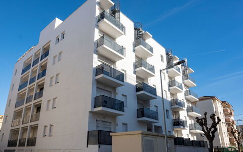 Sakura: Cielo, Giorno, Proprietà, Costruzione, Finestra, Palazzone, Urban Design, Condominio, Quartiere, Zona Residenziale