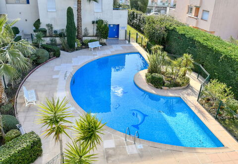 Le Promethée: Proprietà, Costruzione, Mobilia, Comfort, Azzurro, Interior Design, Finestra, Legna, Telaio Del Letto, Cuscino