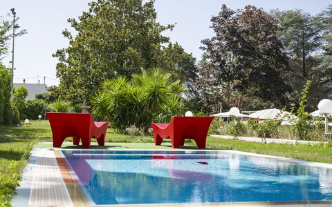 Villa Sole Martina Franca: Acqua, Pianta, Cielo, Proprietà, Albero, Shade, Erba, Tempo Libero, Paesaggio, Paesaggio Naturale