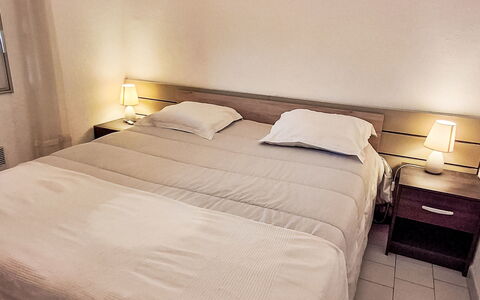 Terre Marine: Letto, Bedding, Camera Da Letto, Lenzuolo, Mobilia, Legna, Biancheria, Interior Design, Pavimento, Tessile