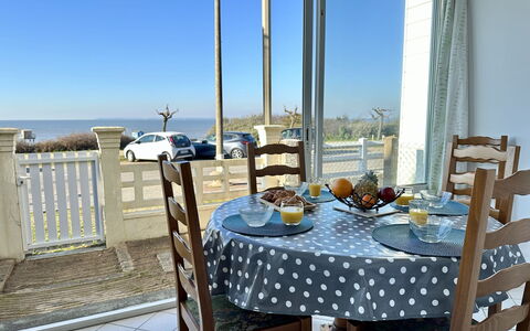 Front De Mer