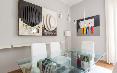 La Casa Dell'Arte: Costruzione, Cielo, Auto, Finestra, Pianta, Albero, Ruota, Veicolo