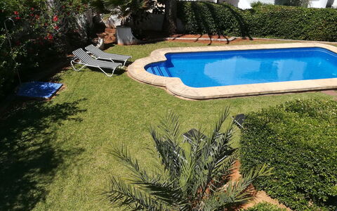 Toscamar: Costruzione, Proprietà, Cielo, Luce, Azzurro, Piscina, Pianta, Finestra, Shade, Albero