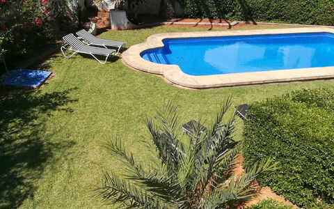 Toscamar: Costruzione, Proprietà, Cielo, Luce, Azzurro, Piscina, Pianta, Finestra, Shade, Albero