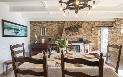 Ty Lez: Mobilia, Interior Design, Parete, Legna, Sedia, Tavolo, Soffitto, Pavimentazione, Sala Da Pranzo, Cucina & Sala Da Pranzo Tavolo