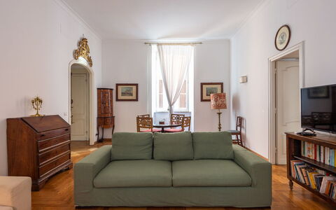 Virgilio: Costruzione, Proprietà, Cielo, Luce, Azzurro, Piscina, Pianta, Finestra, Shade, Albero
