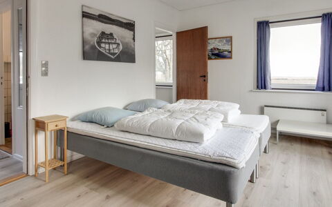Solmaz - 3.5Km from the Sea: Parete, Letto, Camera Da Letto, Legna, Mobilia, Interior Design, Pavimento, Pavimentazione, Soffitto, Lenzuolo
