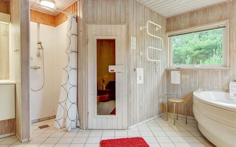 Harthwik - 1Km from the Sea: Pavimentazione, Interior Design, Legna, Pavimento, Soffitto, Camera, Idraulico Fixture, Idraulico, Bagno, Color Legno