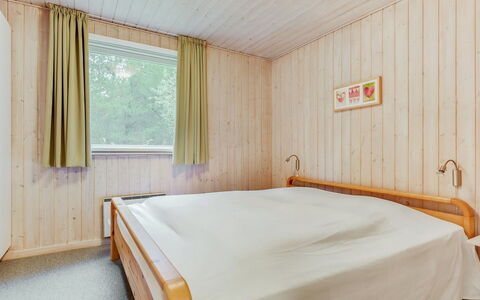 Harthwik - 1Km from the Sea: Legna, Pavimentazione, Camera Da Letto, Letto, Pavimento, Interior Design, Soffitto, Lenzuolo, Camera, Bedding