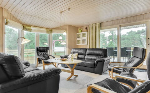 Harthwik - 1Km from the Sea: Mobilia, Interior Design, Legna, Pavimentazione, Divano, Soffitto, Pavimento, Soggiorno, Camera, Pavimento In Legno