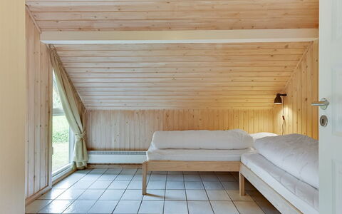 Ellanor - 1Km from the Sea: Legna, Pavimentazione, Interior Design, Soffitto, Pavimento, Mobilia, Attico, Camera Da Letto, Letto, Camera
