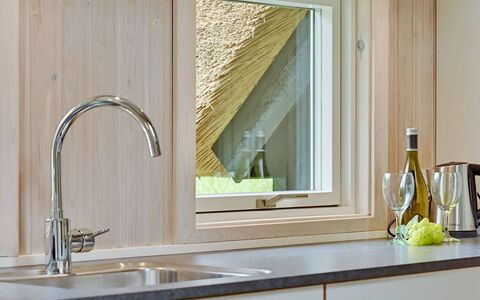 Ellanor - 1Km from the Sea: Legna, Interior Design, Idraulico Fixture, Controsoffitto, Pavimentazione, Rubinetto, Casa, Cucina, Lavandino Della Cucina, Lavello