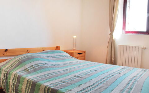 Saint Saturnin D'Apt 105: Camera Da Letto, Letto, Camera, Mobilia, Lenzuolo, Proprietà, Telaio Del Letto, Bedding, Pavimento, Materasso