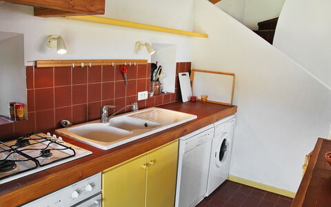 Saint Saturnin D'Apt 105: Proprietà, Camera, Controsoffitto, Cucina, Mobilia, Cabinetry, Costruzione, Casa, Lavello, Interior Design