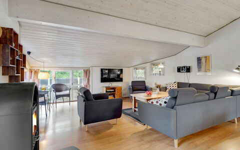 Asdis - 2.8Km from the Sea: Divano, Interior Design, Mobilia, Soggiorno, Pavimentazione, Legna, Soffitto, Pavimento, Camera