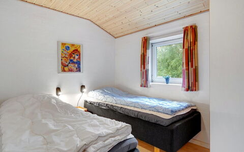 Asdis - 2.8Km from the Sea: Legna, Casa, Casa, Camera Da Letto, Letto, Villetta, Soffitto, Telaio Del Letto, Color Legno, Bedding
