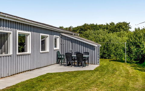Evalotte - 600M from the Sea: Appartamento, Shade, Balcone, Sedia, Recinzione, Mobili Da Esterno, Alluminio, Erba Sintetica